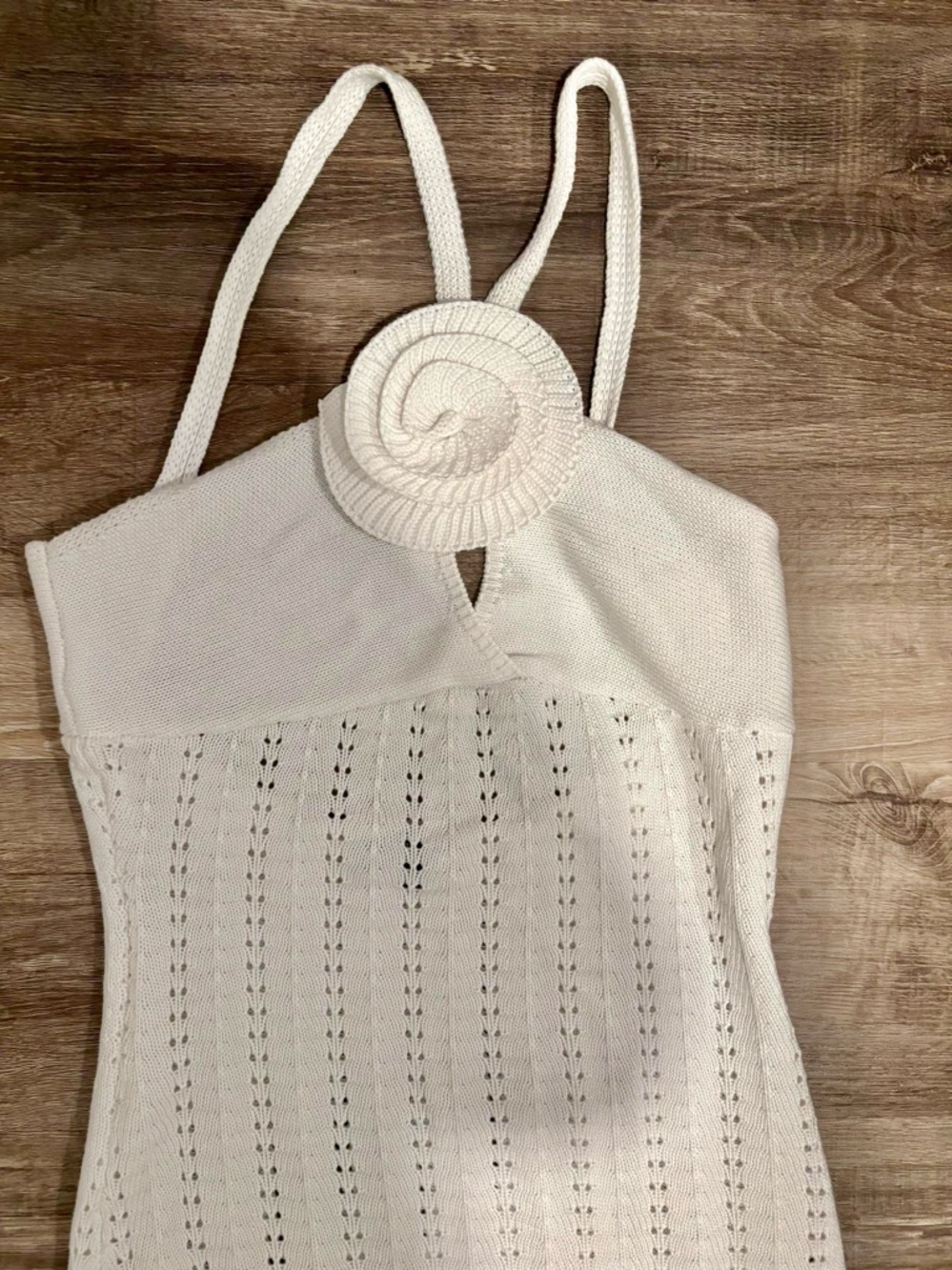 Lulu"s white knit dress with center rose detail - Picture 5 of 8